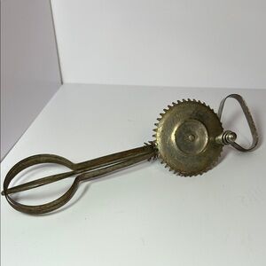 Vtg A&J Lady Bingo No 70 Hand Mixer Egg Beater Pat Farmhouse Primitive
